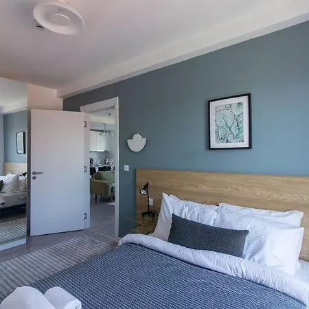 شقة Warm Bright 2br Urban W/ Free Shuttle+parking #127 *