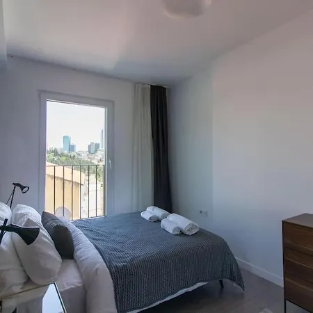 شقة Warm Bright 2br Urban W/ Free Shuttle+parking #127 *
