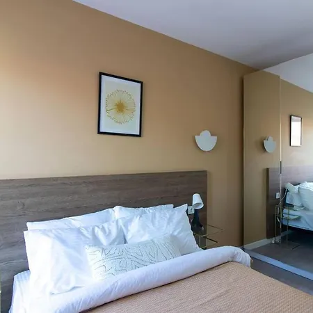 شقة Warm Bright 2br Urban W/ Free Shuttle+parking #127