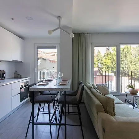شقة Warm Bright 2br Urban W/ Free Shuttle+parking #127
